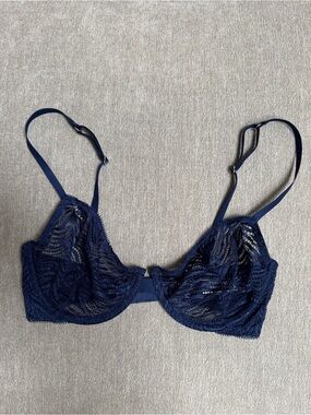 Victoria's Secret Navy Lace Underwire Bra